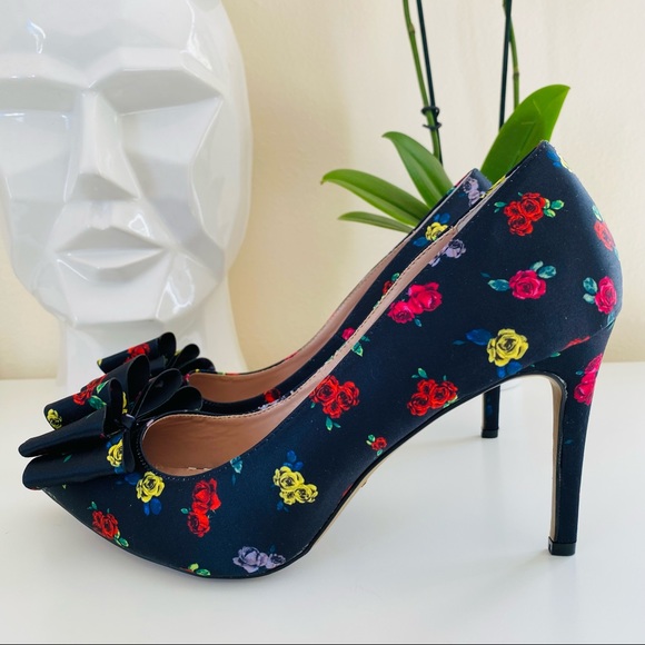 New Betsey Johnson black floral print pointed toe bow heels shoes - Picture 4 of 11